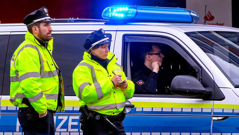 Un bărbat a atacat cu toporul un pasager într-un tren din Germania
