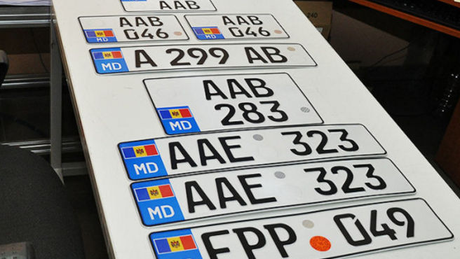 Prețul unei plăcuțe cu numere personalizate ajunge până la 64.000 de lei