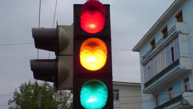 Cum funcționează un semafor sonor din Chișinău