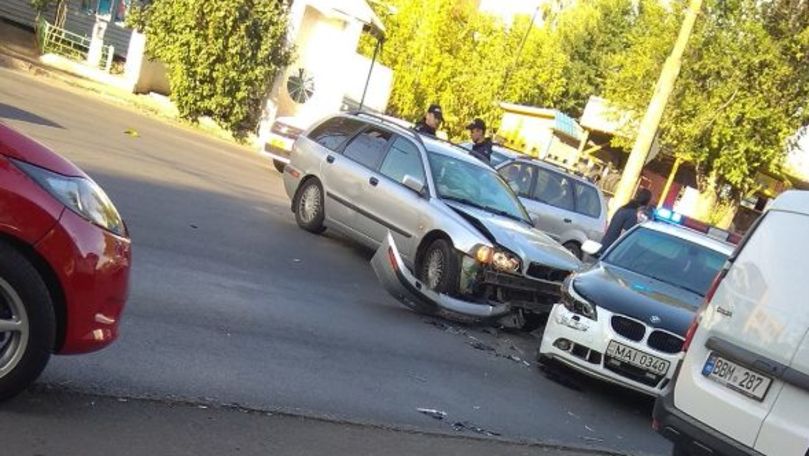 Mașină a poliției, surprinsă avariată în cartierul Telecentru