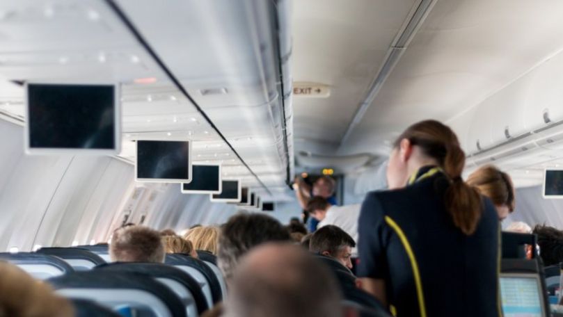 Însoțitori de zbor, folosiți drept cărăuși pentru droguri