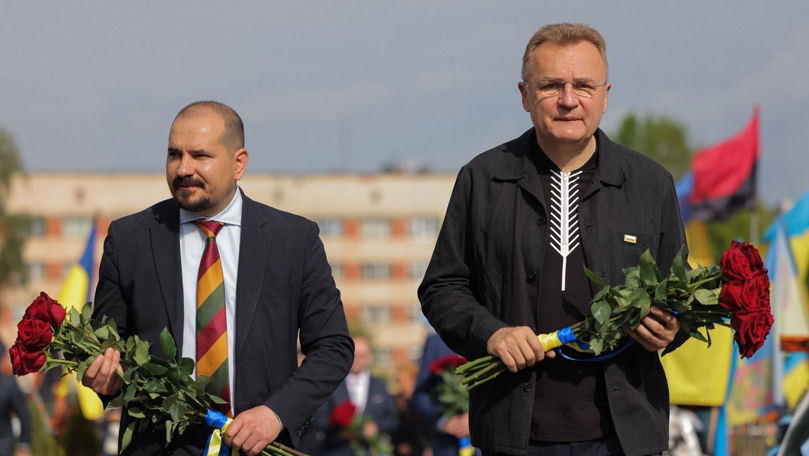 Gest simbolic la Lvov: Buzu a depus flori în cinstea eroilor ucraineni