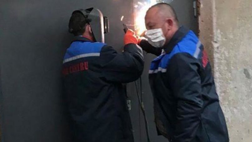 Жилой дом в секторе Центр изолирован из-за COVID-19.