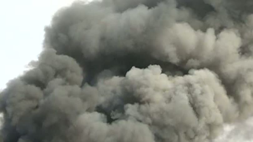 Flăcări periculoase, filmate lângă o benzinărie din raionul Strășeni