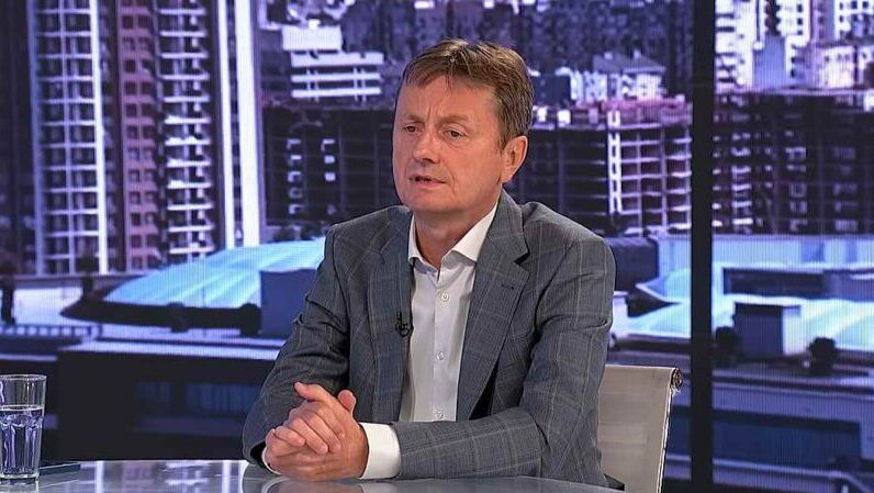 A suferit un AVC în direct la TV: Ministru sârb, internat în stare gravă