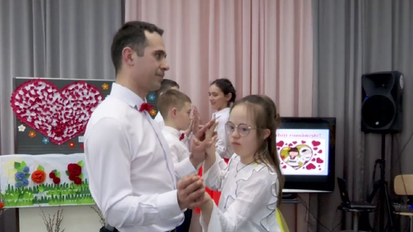 Dragostea a plutit în aer la școala de nevăzători din Capitală
