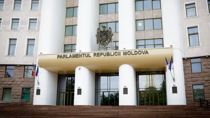 Парламент рассмотрит законопроект о возможности продлевать ЧП до 90 дней.