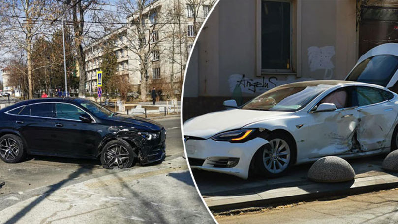 Accident de lux în Capitală: Un Mercedes și o Tesla, grav avariate