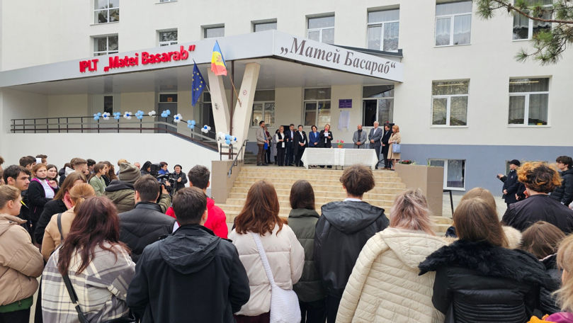 Un liceu din Capitală a fost eficientizat energetic cu ajutorul Cehiei