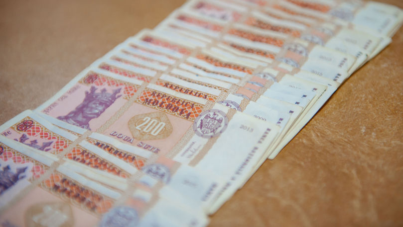 Expert: Scumpirea banilor de către BNM a urmărit încurajarea economiilor