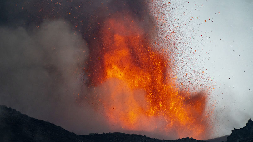 Lavă și cenușă: Vulcanul Kliucevskoi din Kamceatka a erupt din nou