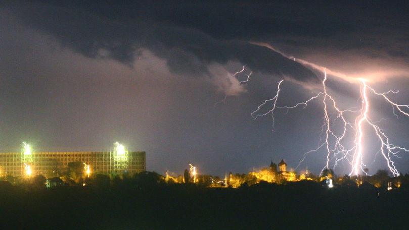 Alertă meteo: Cod Galben de ploi cu fulgere și grindină