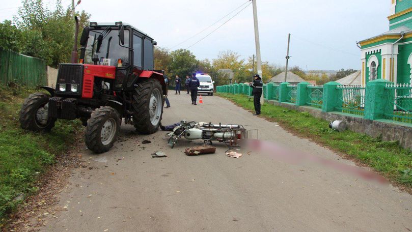 Accident la Florești: Un motociclist s-a lovit de un tractor și a murit