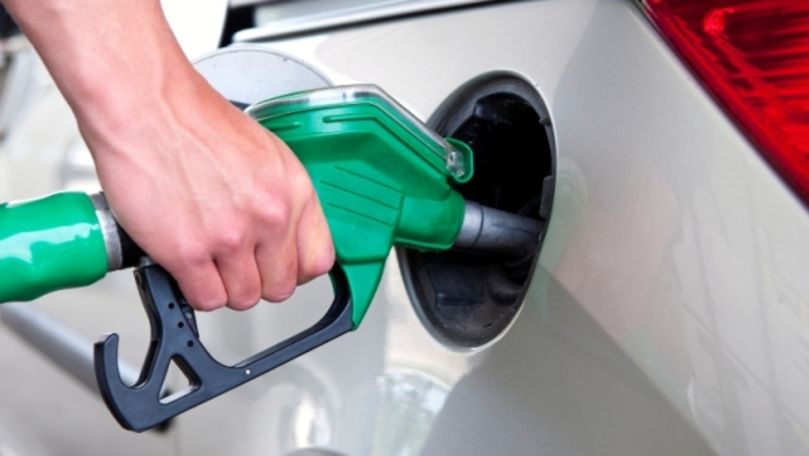 Experți: Scumpirea carburanților ar fi cauzată de o înțelegere de cartel