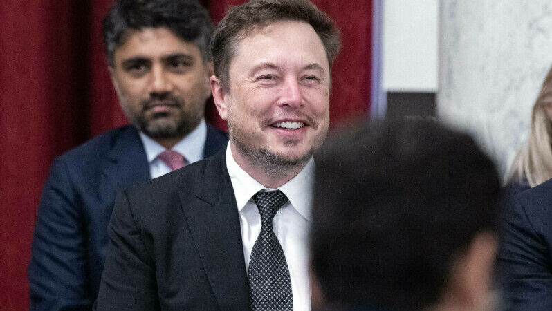 Elon Musk ia în derâdere contraofensiva Ucrainei