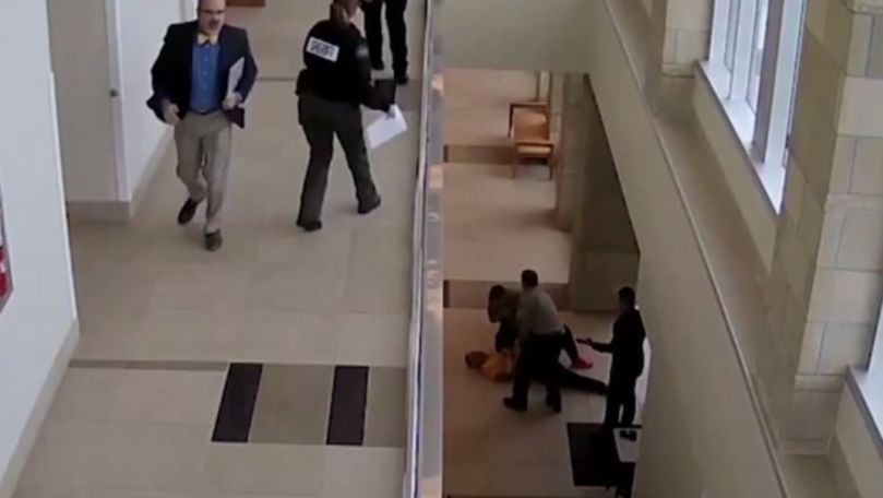 Un bărbat s-a aruncat de la balconul tribunalului unde era judecat