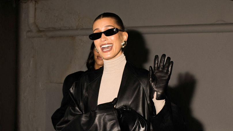 Hailey Bieber și-a vândut brandul de frumusețe cu un miliard de dolari