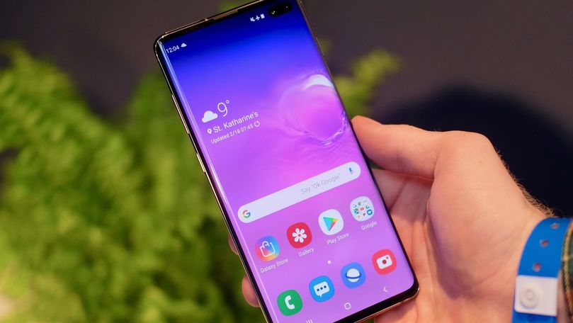 Samsung Galaxy S10, făcut bucăți: Cât de greu e să-l repari