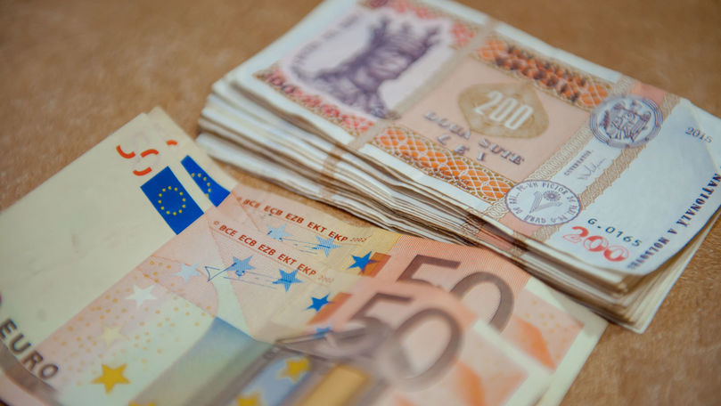 Curs valutar 10 octombrie 2021: Cât valorează un euro și un dolar