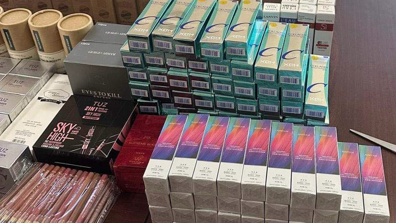 Un tânăr, prins la vama Tudora cu cosmetică și parfumuri nedeclarate