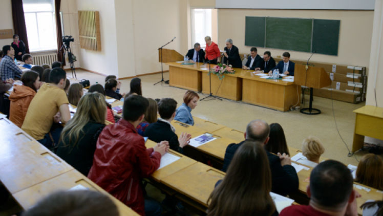 Sporuri mai mari pentru profesorii cu titluri științifice