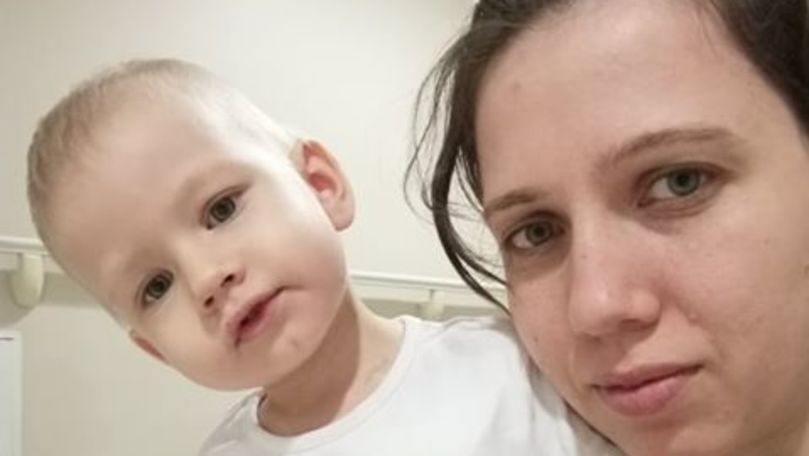 Fetiță de 1 an din Moldova, diagnosticată cu cancer. Mama cere ajutor