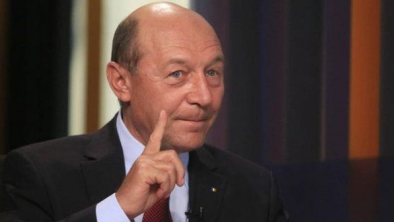 Băsescu: Dacă Năstase trece în turul 2, candidatul lui Dodon va pierde