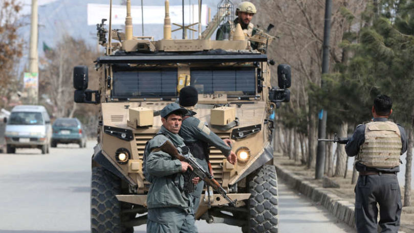 Atac asupra unui templu din Afganistan: 150 de persoane, ostatice