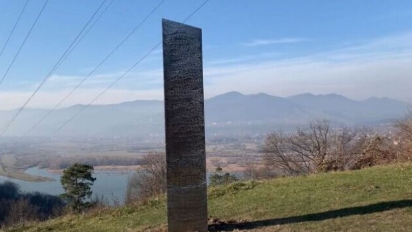 Monolit misterios ca în SUA, descoperit lângă o cetate din România