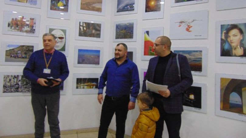 Fotografi din Moldova și România și-au prezentat lucrările la Chișinău