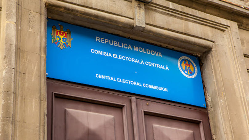 Stepan Savițchi depune actele la CEC în calitate de candidat independent