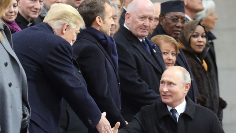 Putin și Trump și-au dat mâna la Arcul de Triumf. Gestul liderului rus