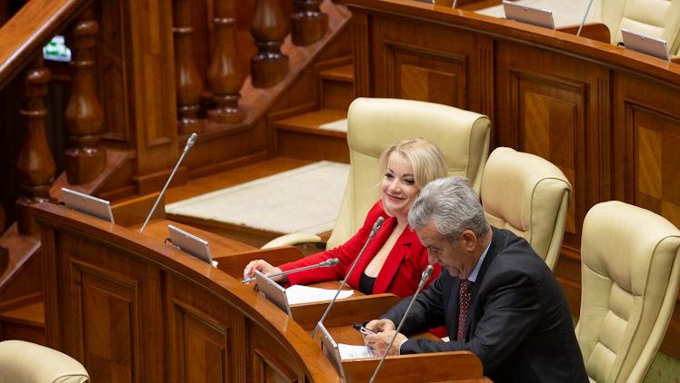 Comuniștii vin cu trei proiecte, printre care și Legea lustrației