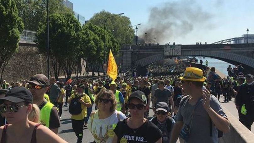 Franța: Oamenii au iești la noi proteste organizate de Vestele galbene
