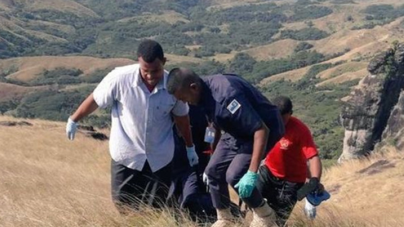 Un bebeluș, găsit pe un deal, lângă cinci persoane decedate