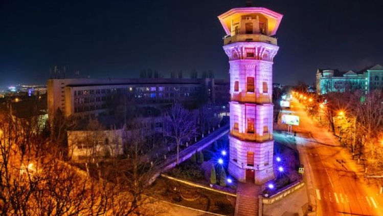 Memorie obscură: Trei orașe, surprinse într-o expoziție foto la Chișinău