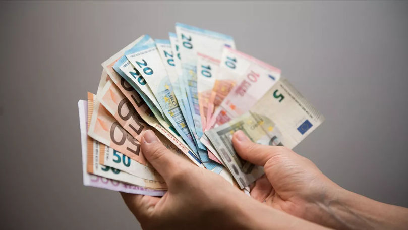 Curs valutar 25 august 2025: Cât valorează un euro și un dolar