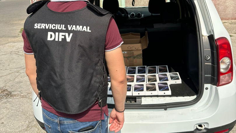 Contrabandă cu telefoane și tehnică de uz casnic: Doi bărbați, reținuți