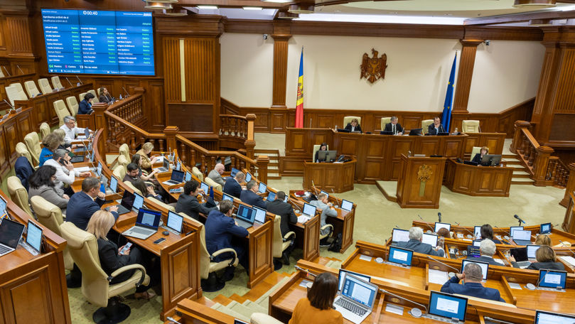 Modificări la Legea privind serviciul diplomatic, votate de Parlament