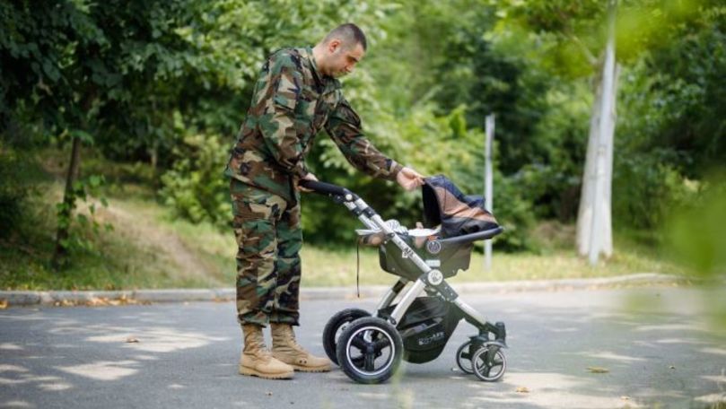 Militarii moldoveni vor putea beneficia de concediul paternal