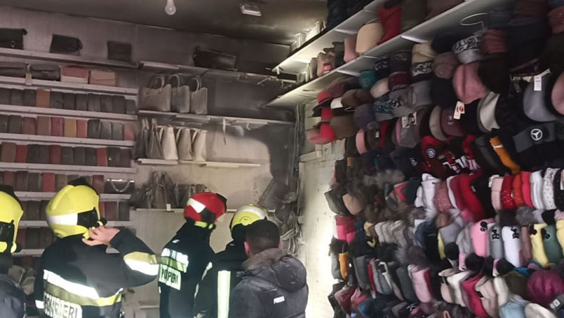 Incendiu la o gheretă cu haine din Chișinău: Trei echipaje au intervenit