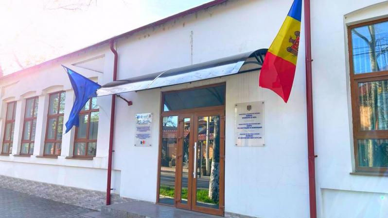 Cetățeni străini, prinși lucrând ilegal la un call center din Capitală