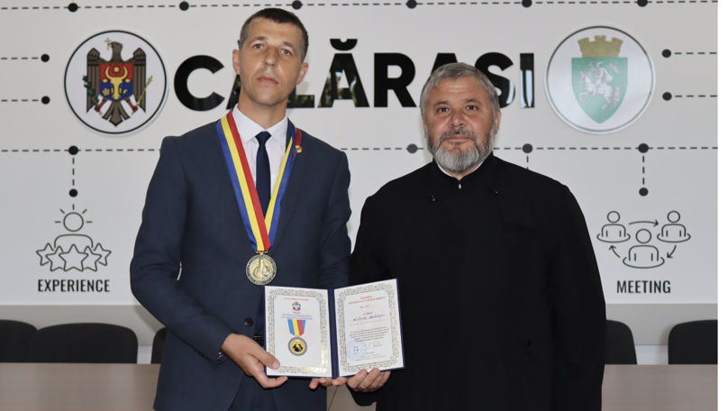 Primarul din Călărași, decorat cu Ordinul Mitropolit Gurie Grosu