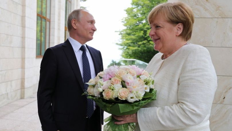 De ce florile oferite de Putin lui Merkel reprezintă de fapt o jignire