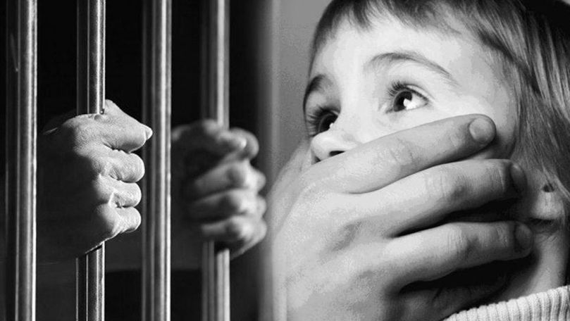 Șapte ani de închisoare pentru violul unui minor cu dizabilități
