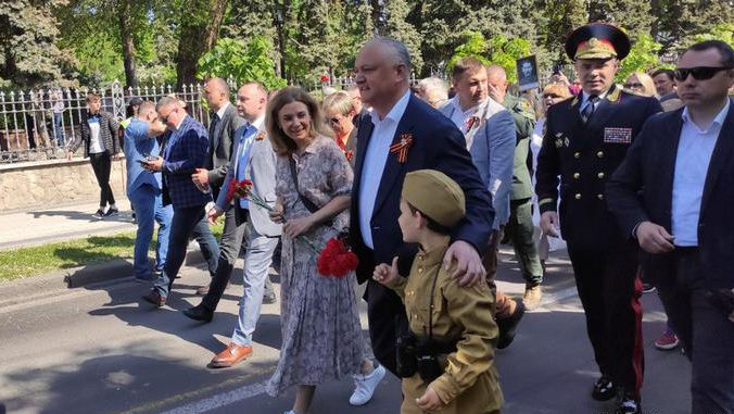 Opinii: Politicienii care au încălcat legea trebuie să fie sancționați