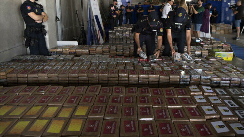 Poliţia din Ecuador a confiscat 14 tone de droguri. Cui erau destinate