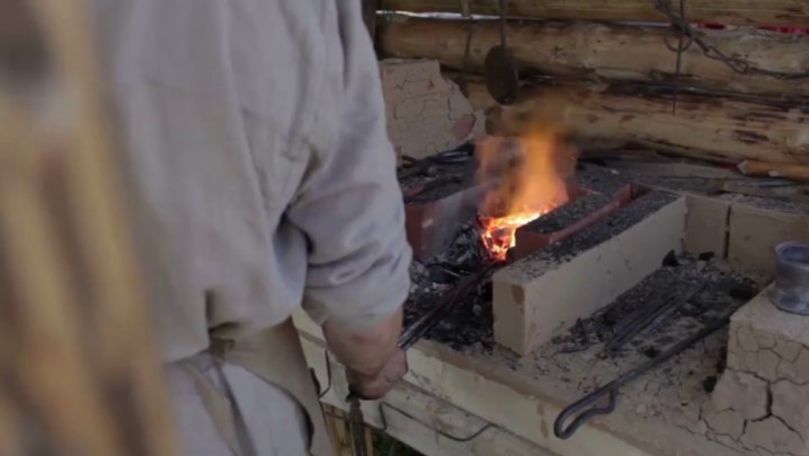 Povestea bărbatului care de 20 de ani își dedică timpul fierăritului