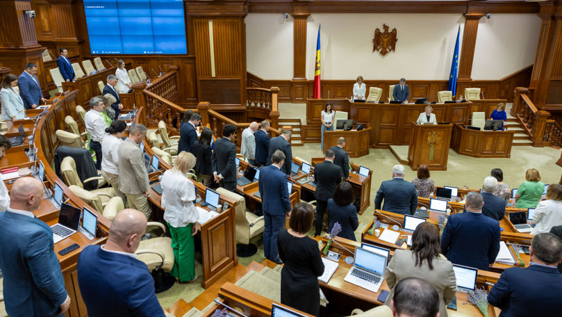 Victimele deportărilor staliniste au fost comemorate în Parlament