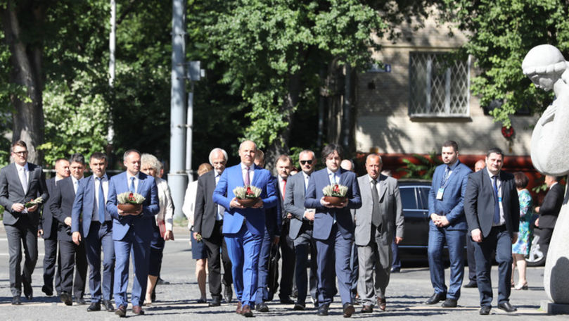 Andrian Candu a depus flori la Memorialul victimelor Holodomorului